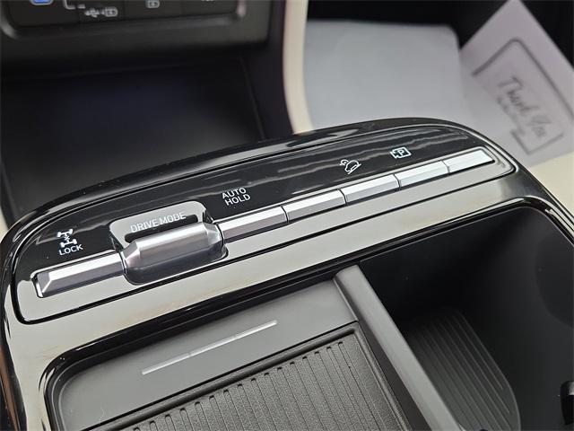 new 2025 Hyundai TUCSON Hybrid car, priced at $36,695