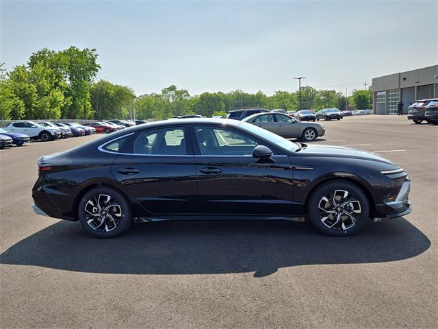 new 2025 Hyundai Sonata car, priced at $29,878