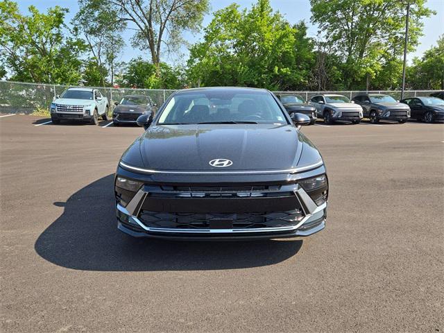 new 2025 Hyundai Sonata car, priced at $29,878