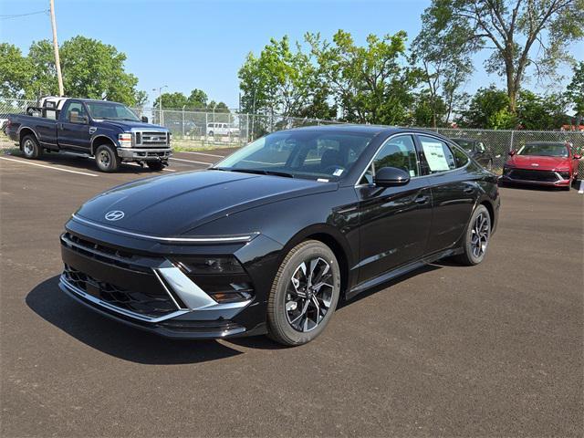 new 2025 Hyundai Sonata car, priced at $29,878