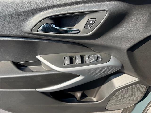 new 2025 Chevrolet Trax car, priced at $23,200