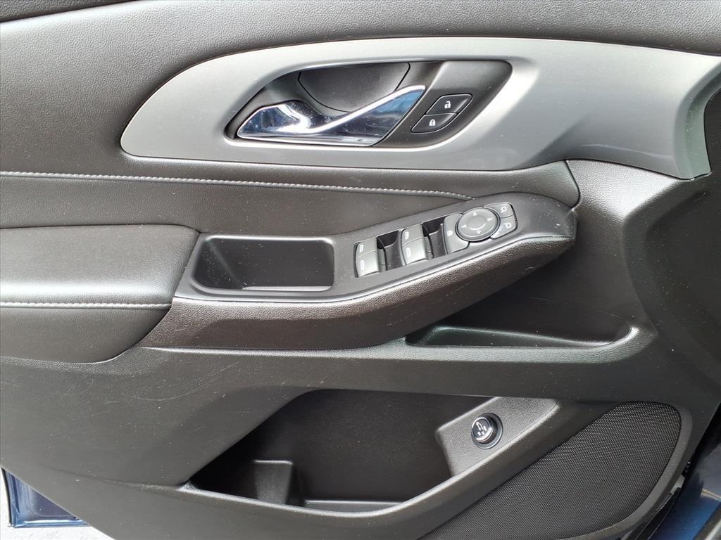 used 2023 Chevrolet Traverse car, priced at $30,802