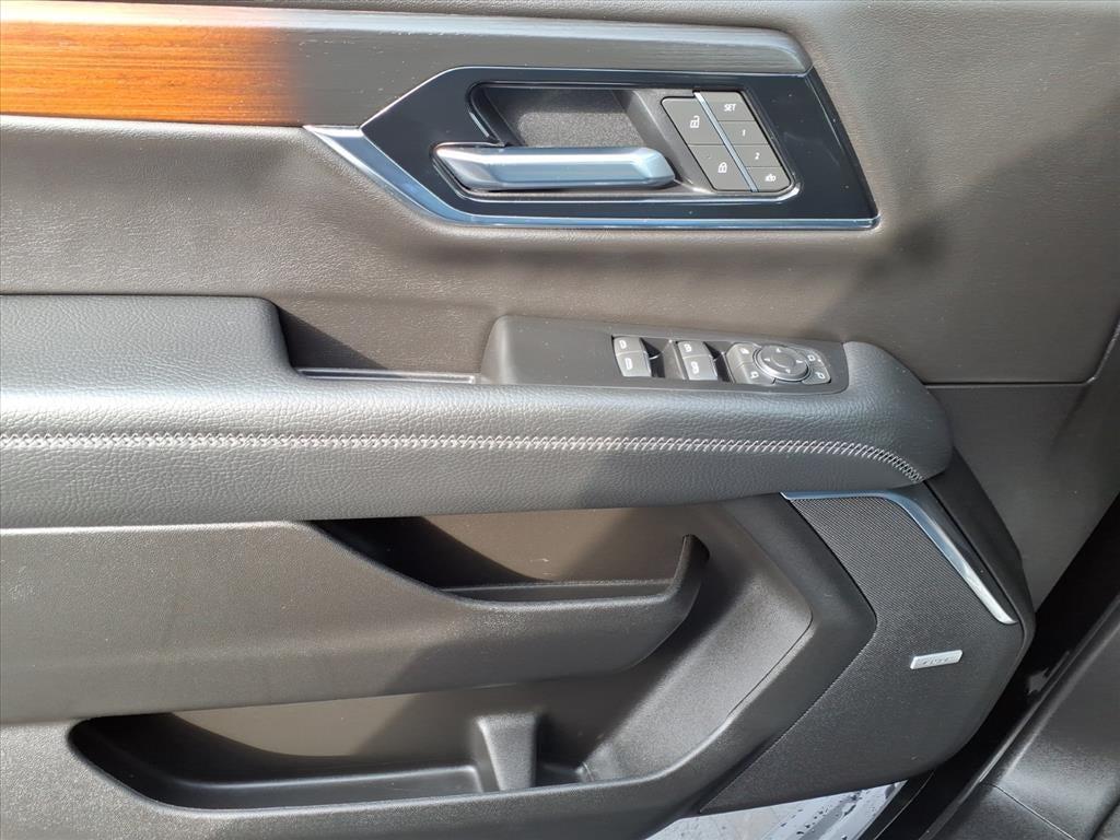 used 2025 GMC Yukon XL car, priced at $76,993