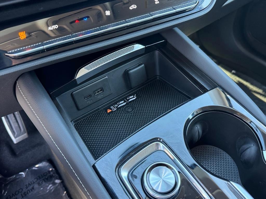 used 2025 Buick Envision car, priced at $33,962