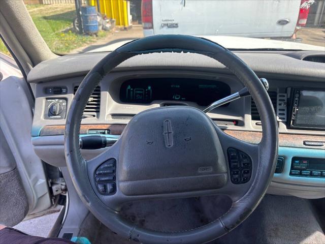 used 1997 Lincoln Town Car car, priced at $2,950