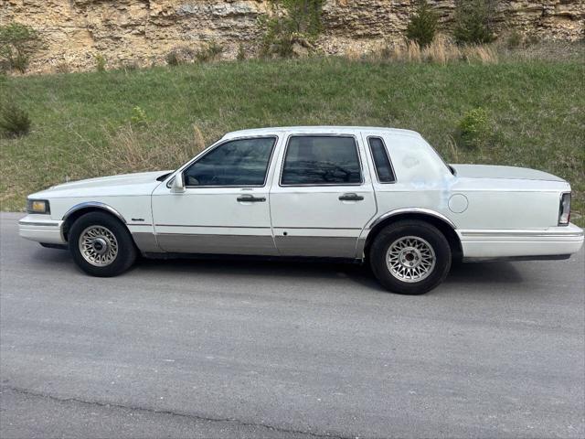 used 1997 Lincoln Town Car car, priced at $2,950