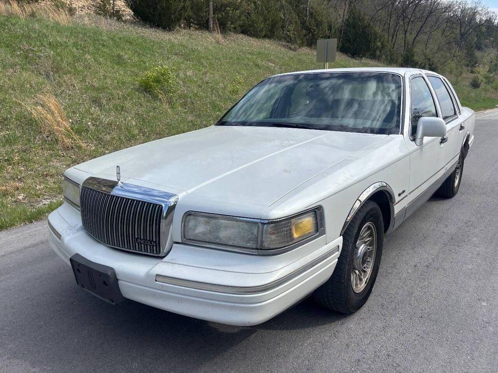 used 1997 Lincoln Town Car car, priced at $2,450