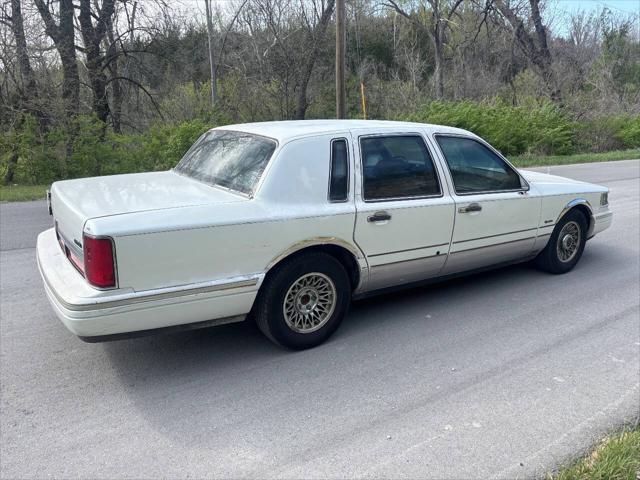 used 1997 Lincoln Town Car car, priced at $2,950