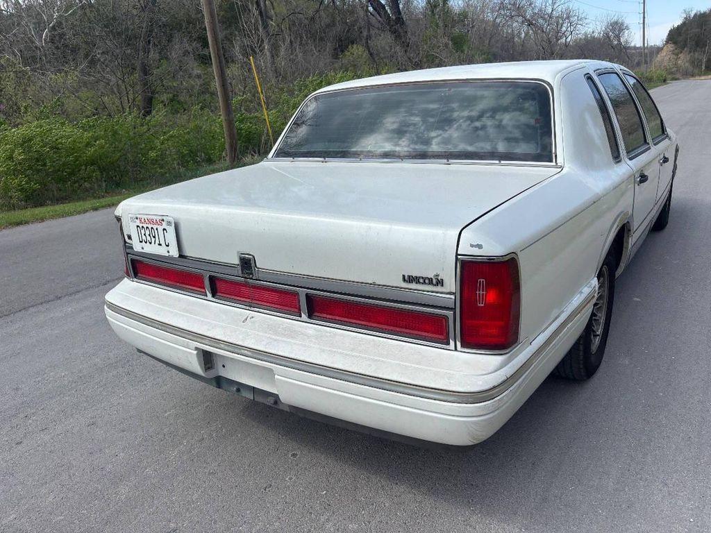 used 1997 Lincoln Town Car car, priced at $2,450