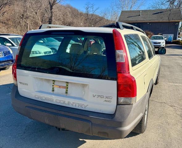 used 2001 Volvo V70 car, priced at $4,650