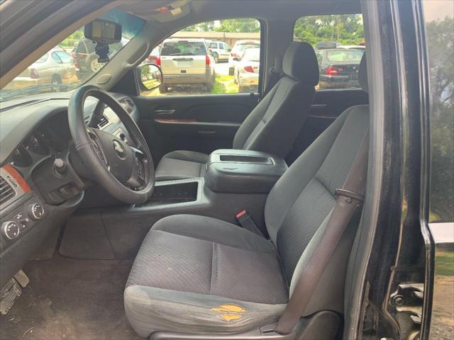 used 2009 Chevrolet Avalanche car, priced at $10,500