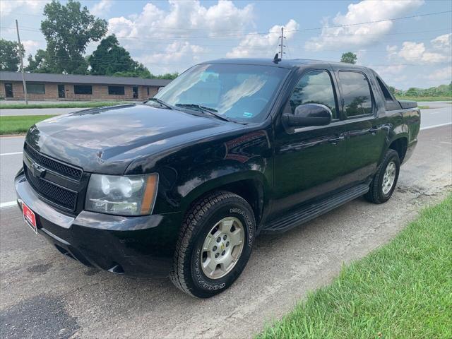 used 2009 Chevrolet Avalanche car, priced at $10,500