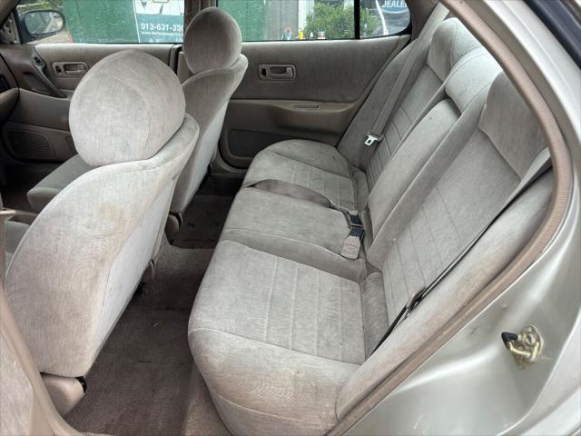 used 1995 Nissan Altima car, priced at $3,650