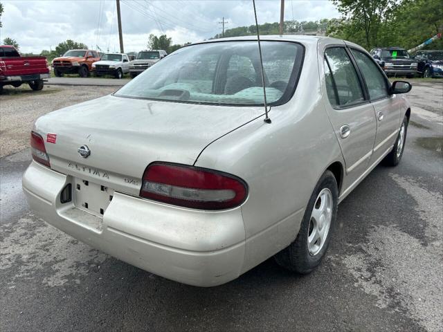 used 1995 Nissan Altima car, priced at $3,650