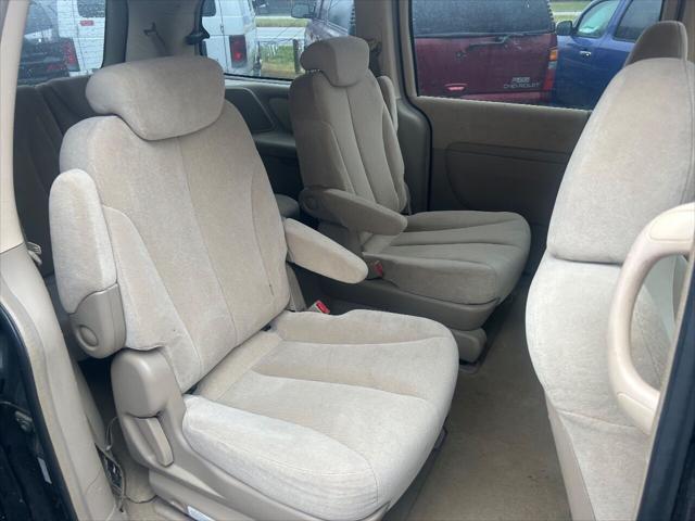 used 2006 Kia Sedona car, priced at $4,500