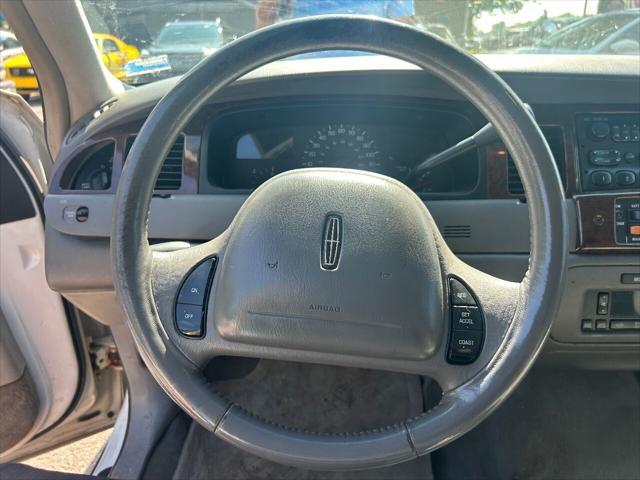 used 1999 Lincoln Town Car car, priced at $5,955