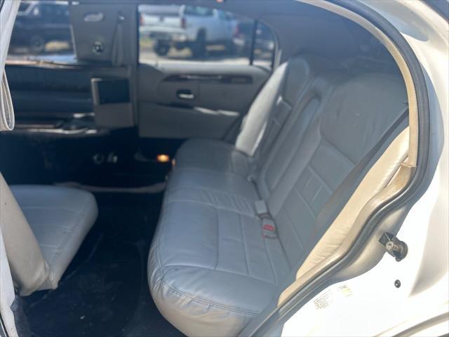 used 1999 Lincoln Town Car car, priced at $6,950