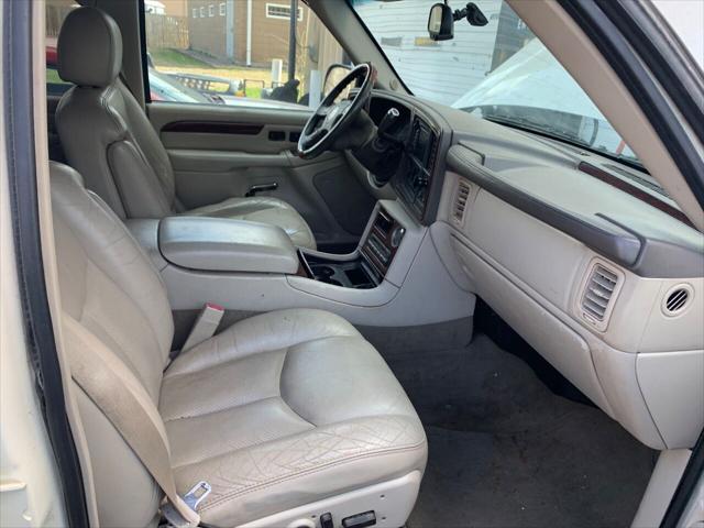 used 2005 Cadillac Escalade EXT car, priced at $7,950