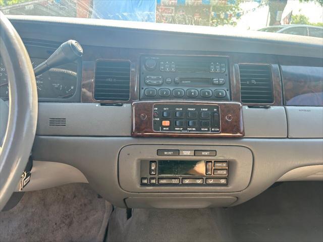 used 1999 Lincoln Town Car car, priced at $5,955