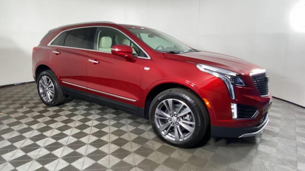 new 2025 Cadillac XT5 car, priced at $53,215