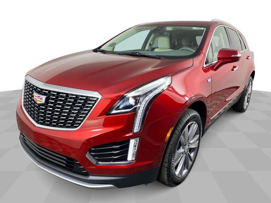 new 2025 Cadillac XT5 car, priced at $53,215