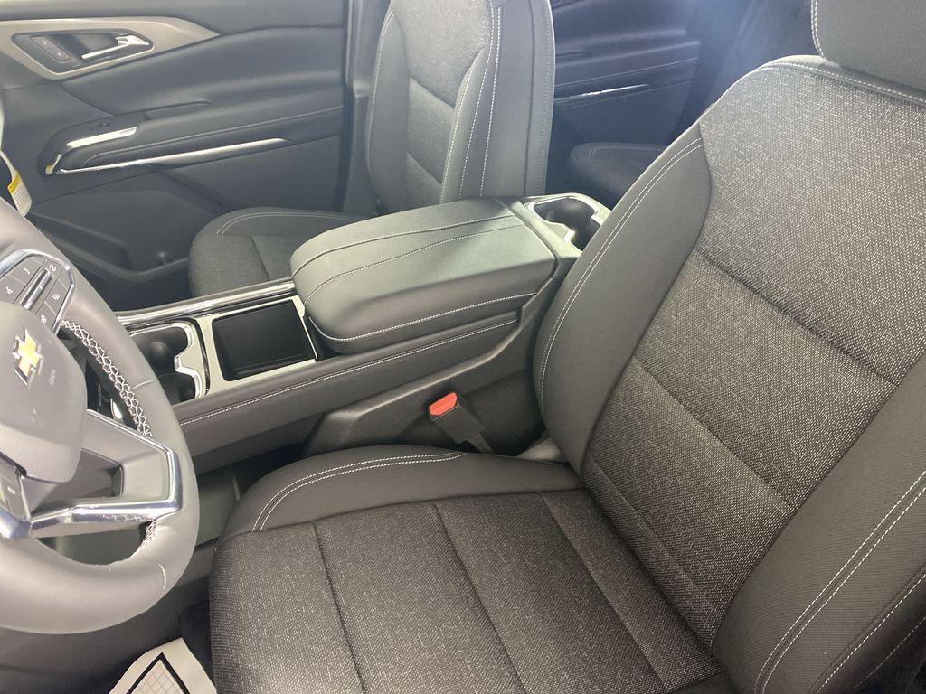 new 2026 Chevrolet Traverse car, priced at $45,615