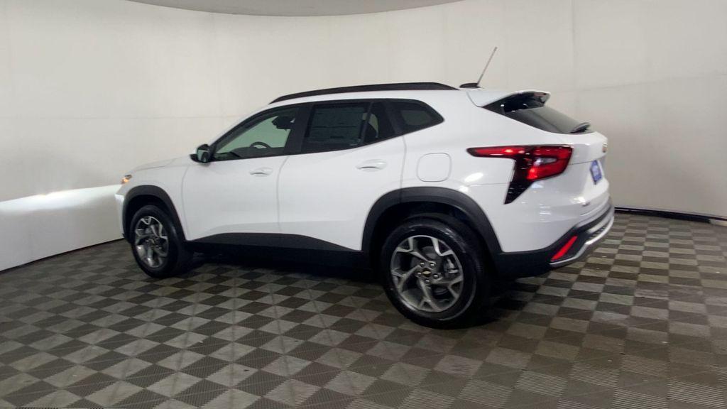 new 2025 Chevrolet Trax car, priced at $25,403