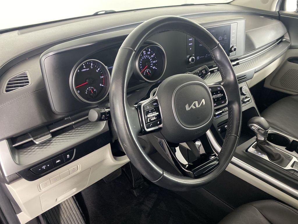 used 2023 Kia Carnival car, priced at $28,000
