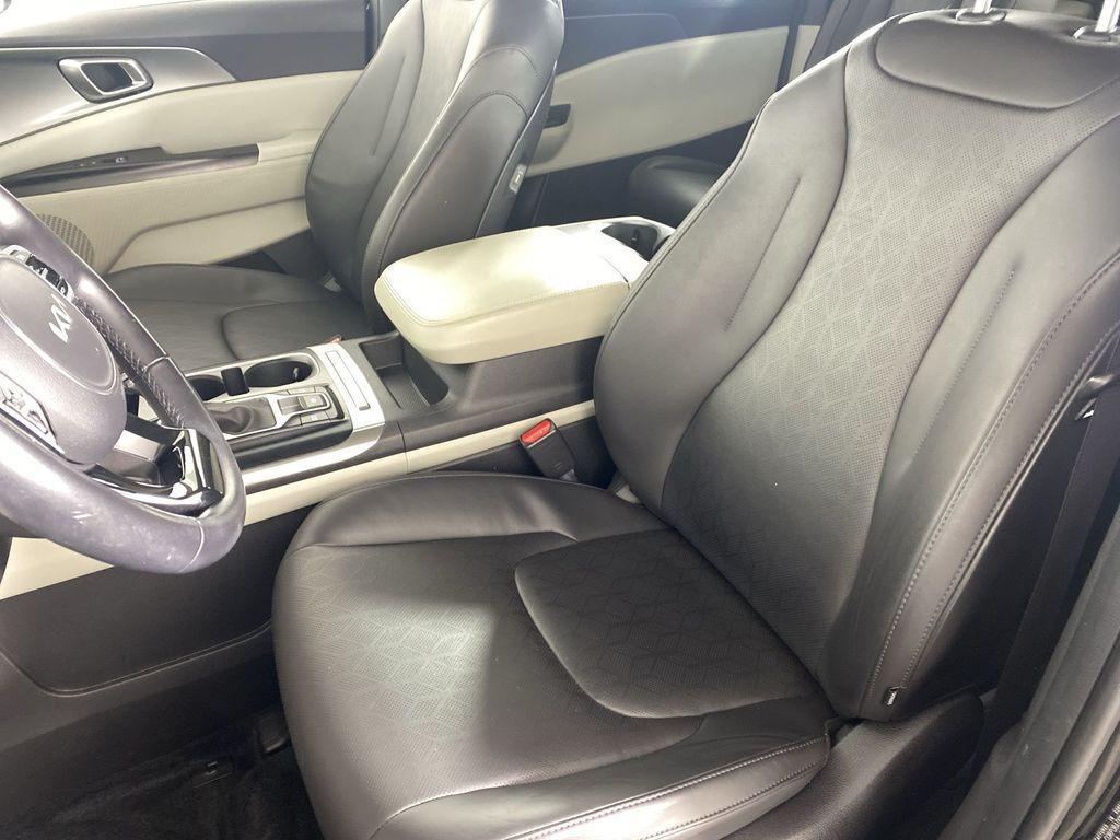 used 2023 Kia Carnival car, priced at $28,000