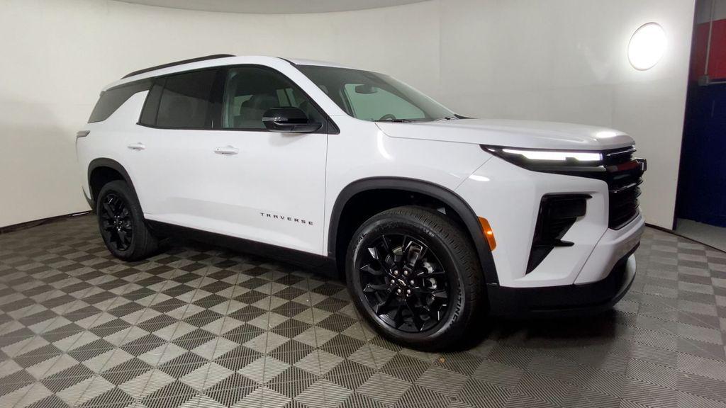 new 2026 Chevrolet Traverse car, priced at $44,469