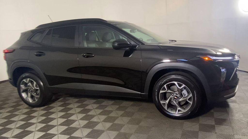 new 2025 Chevrolet Trax car, priced at $26,454
