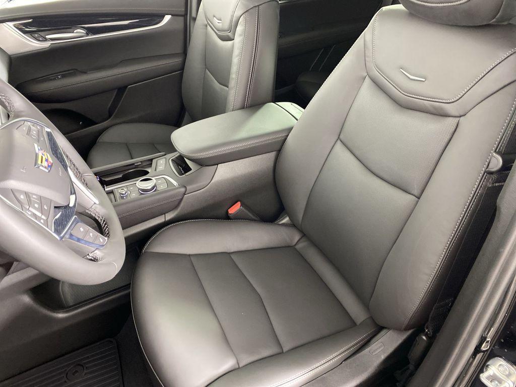 new 2025 Cadillac XT5 car, priced at $53,955