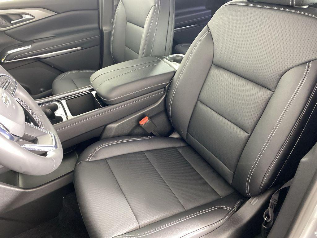 new 2026 Chevrolet Traverse car, priced at $47,540