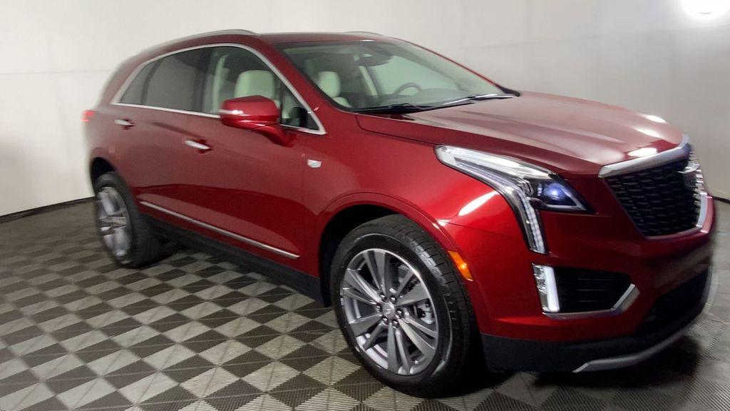 new 2025 Cadillac XT5 car, priced at $55,755