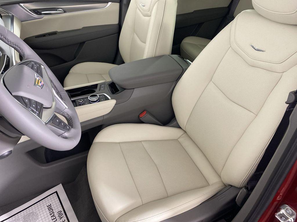 new 2025 Cadillac XT5 car, priced at $55,755