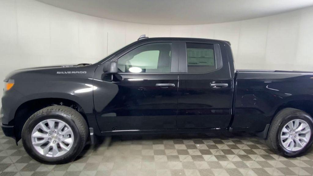 new 2024 Chevrolet Silverado 1500 car, priced at $45,980