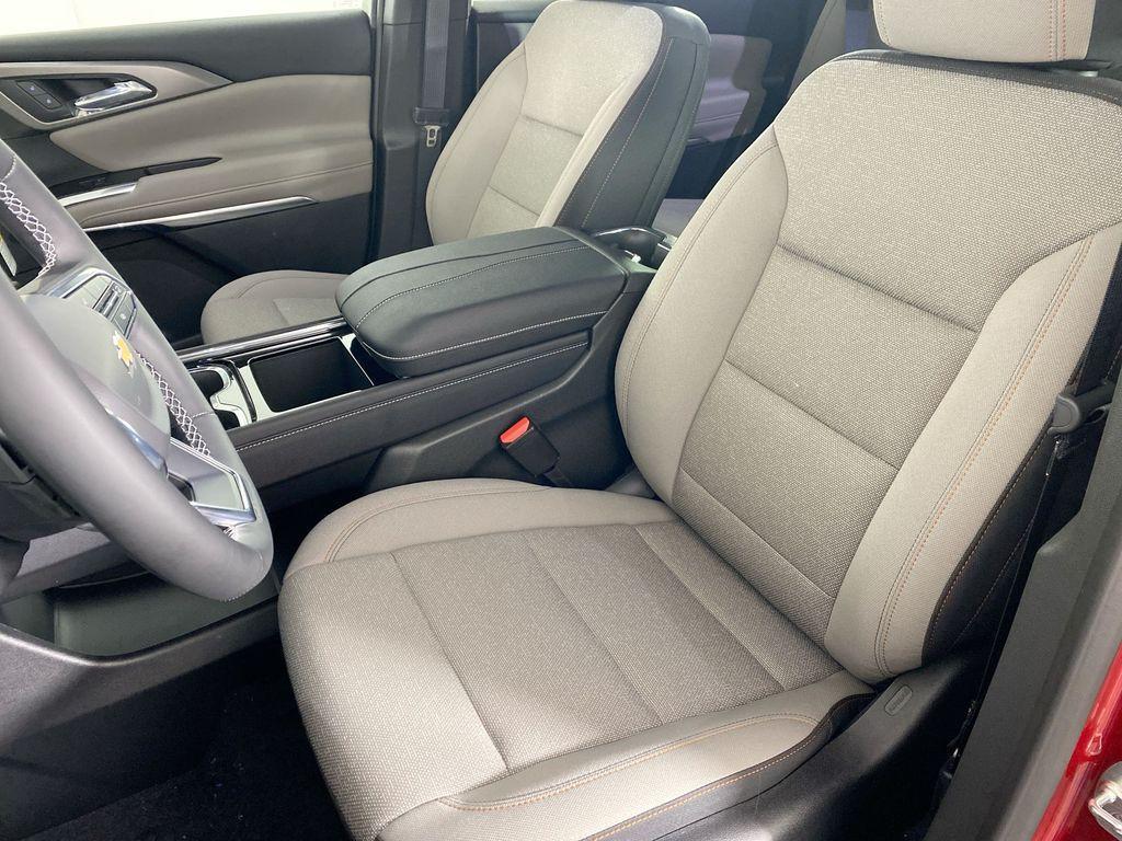 new 2025 Chevrolet Traverse car, priced at $43,090