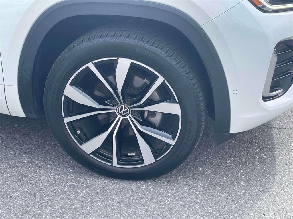 used 2024 Volkswagen Atlas car, priced at $42,900