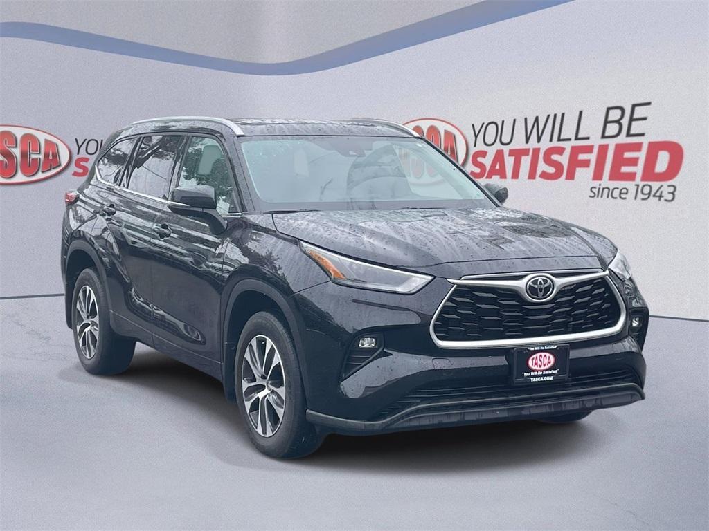 used 2022 Toyota Highlander car, priced at $36,900
