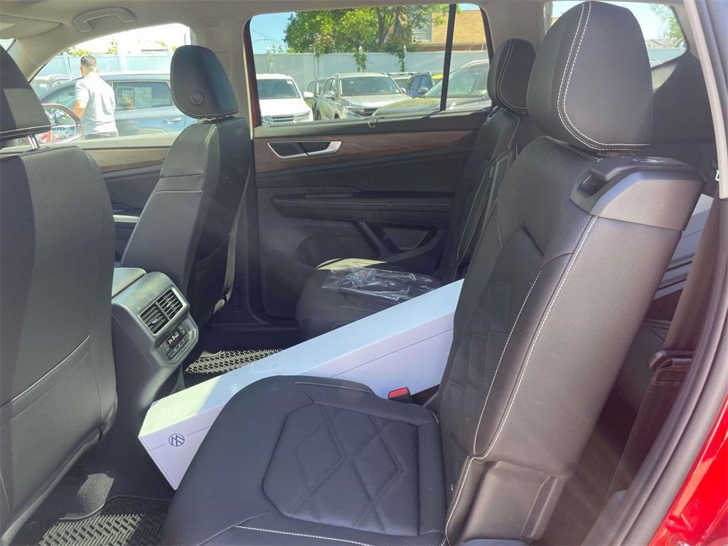 new 2025 Volkswagen Atlas car, priced at $45,942