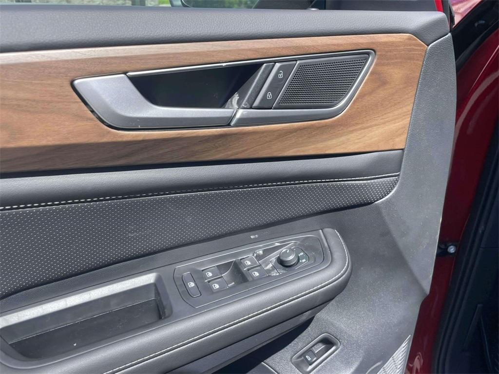 new 2025 Volkswagen Atlas car, priced at $45,942