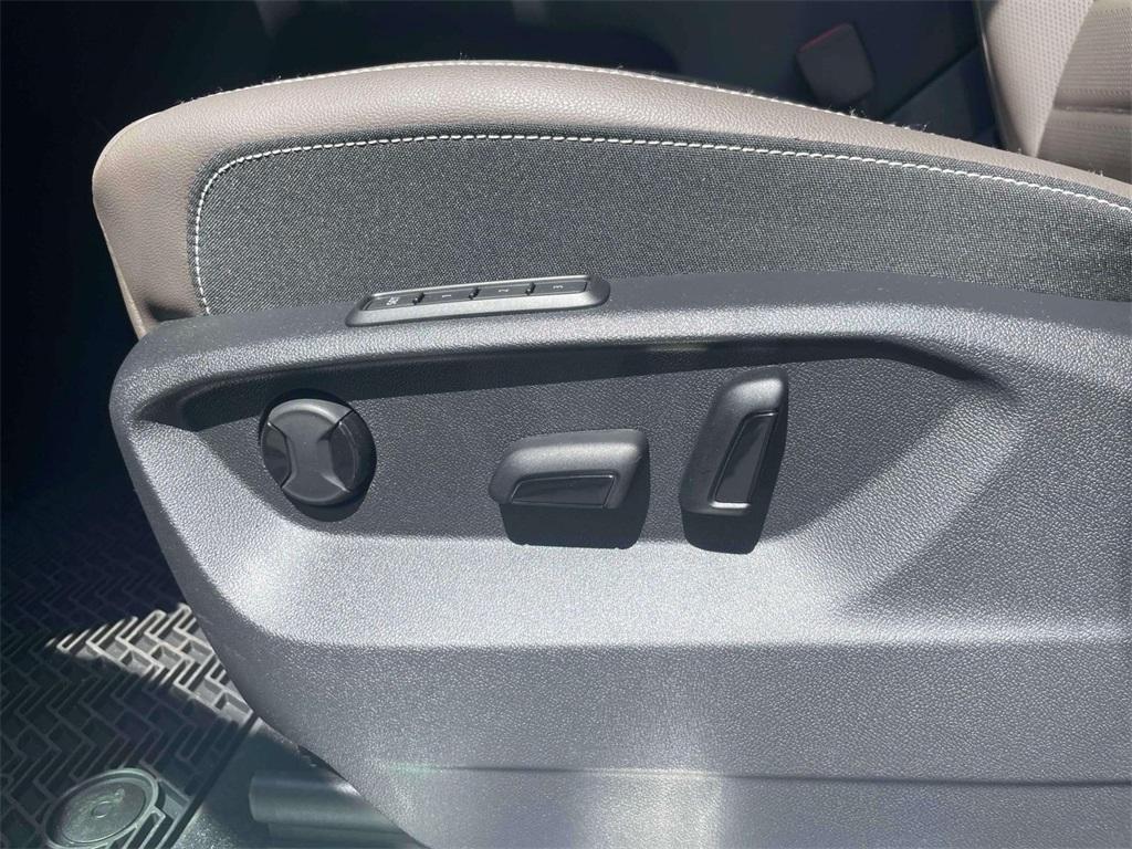 new 2025 Volkswagen Atlas car, priced at $48,893