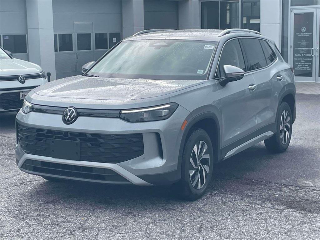 new 2025 Volkswagen Tiguan car, priced at $32,557
