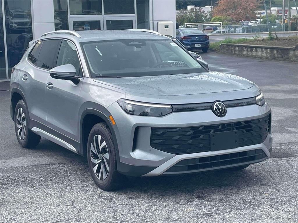new 2025 Volkswagen Tiguan car, priced at $32,557