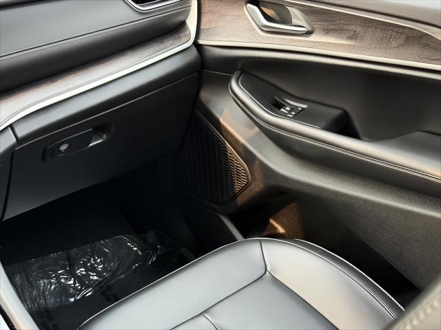 used 2023 Jeep Grand Cherokee car, priced at $33,549