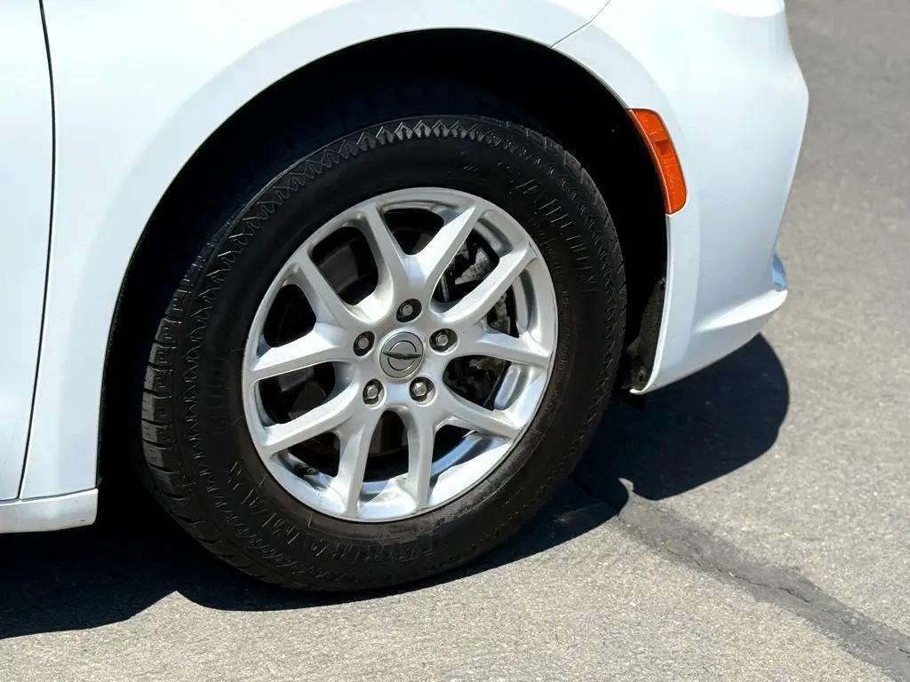 used 2022 Chrysler Pacifica car, priced at $18,998