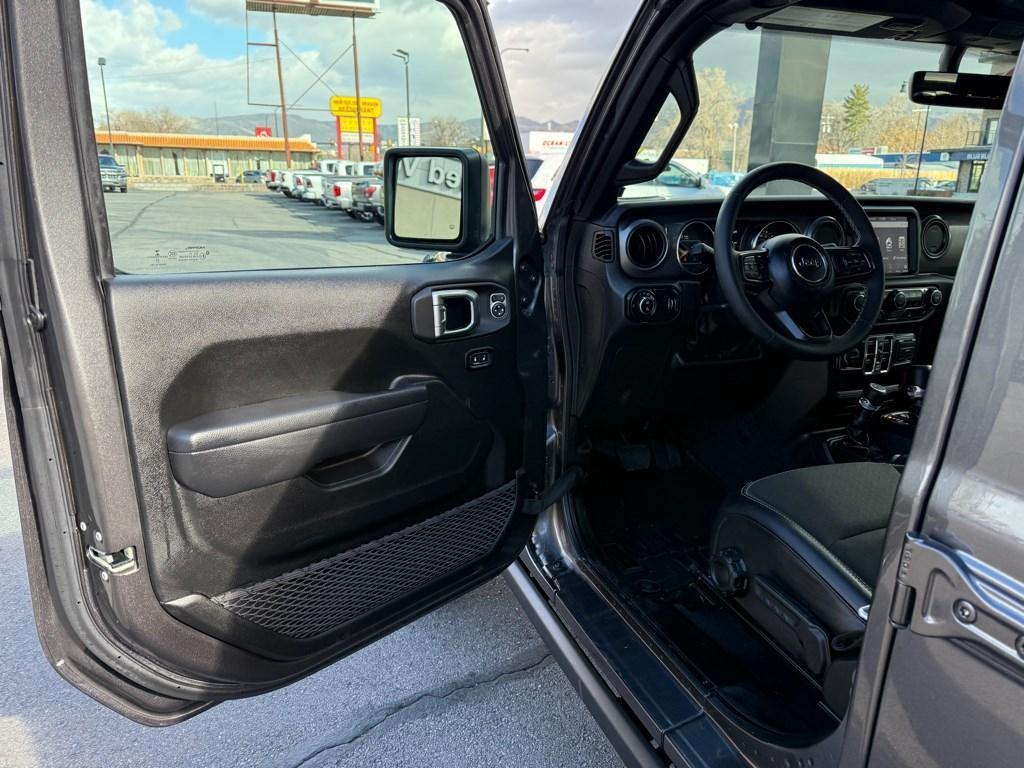 used 2023 Jeep Gladiator car, priced at $32,498