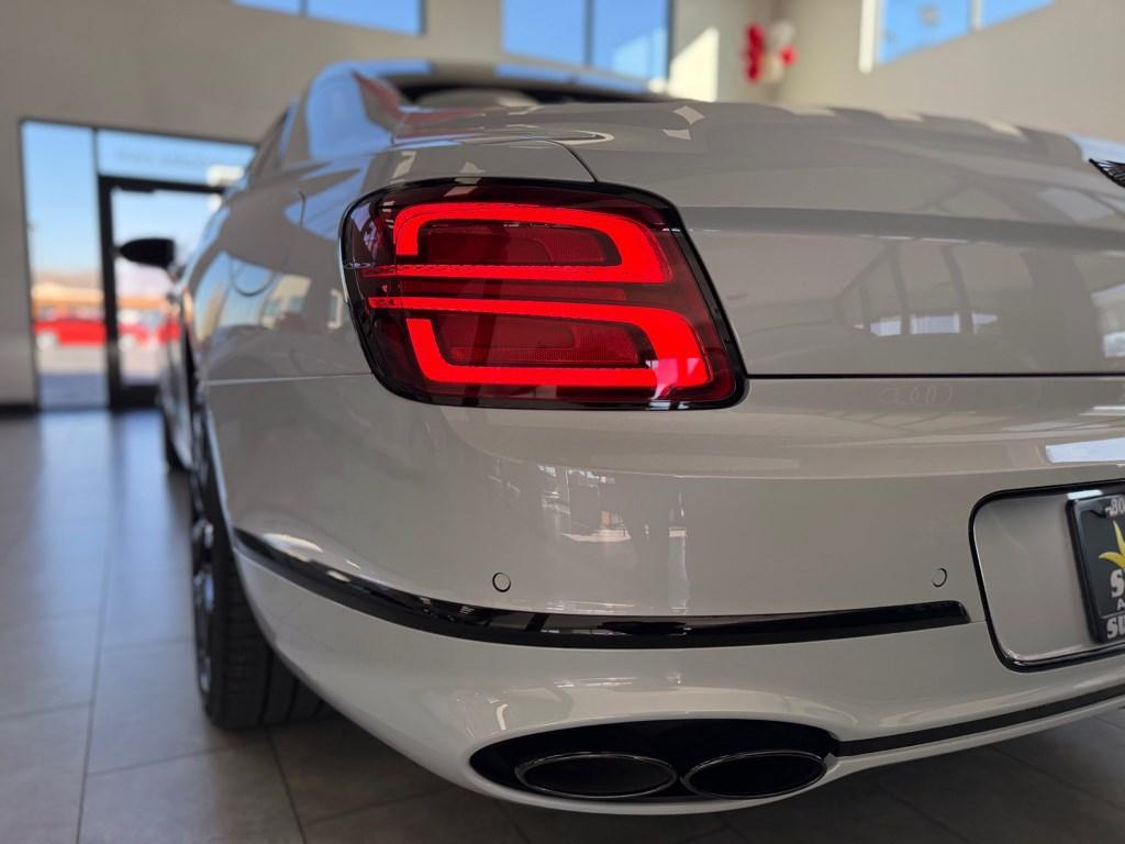 used 2023 Bentley Flying Spur Hybrid car, priced at $184,998