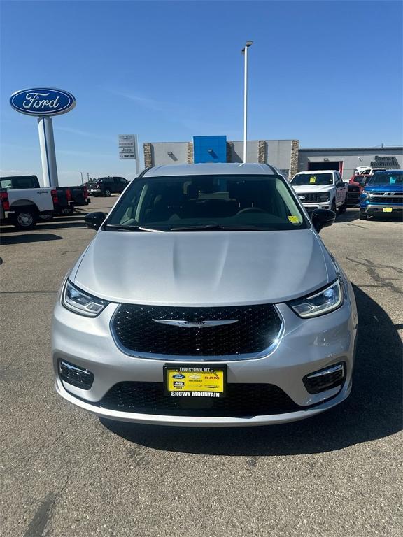 new 2024 Chrysler Pacifica car, priced at $47,144