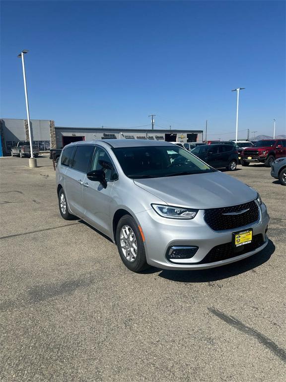 new 2024 Chrysler Pacifica car, priced at $47,144